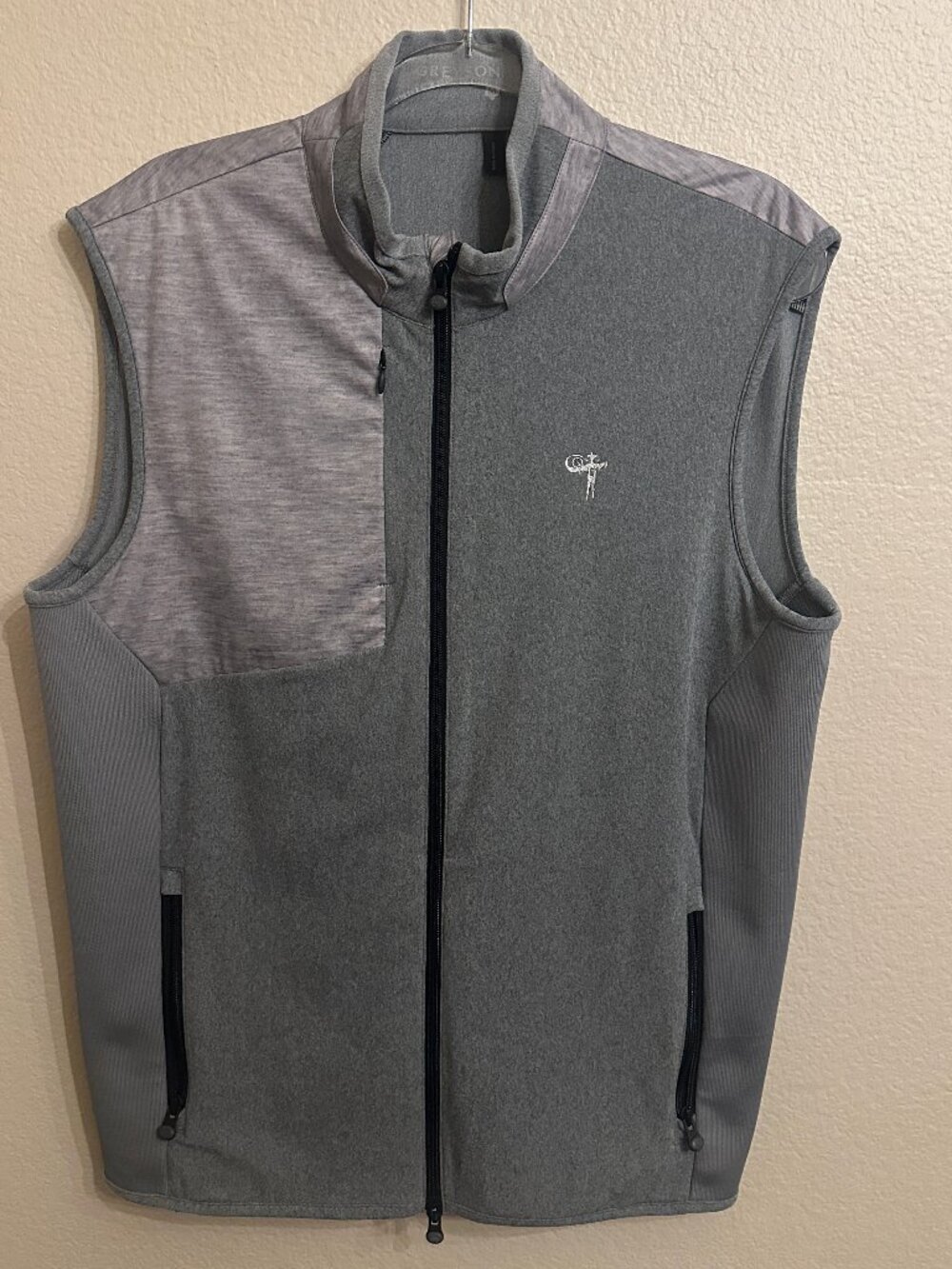 Greyson Vaquero Golf Club Full-Zip Light Gray Vest